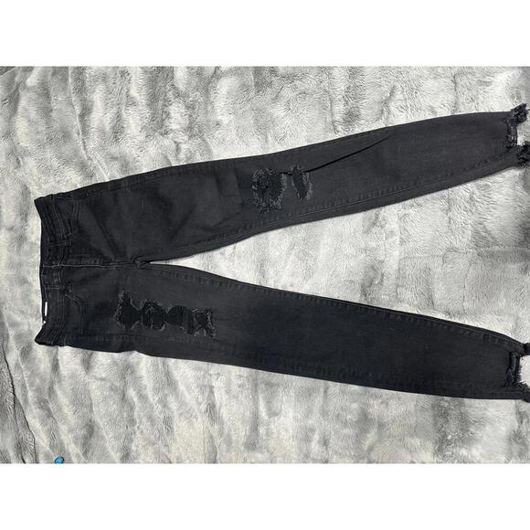 Rock the Night Away with Stylish Black Jeans from American Eagle - Picture 5 of 5